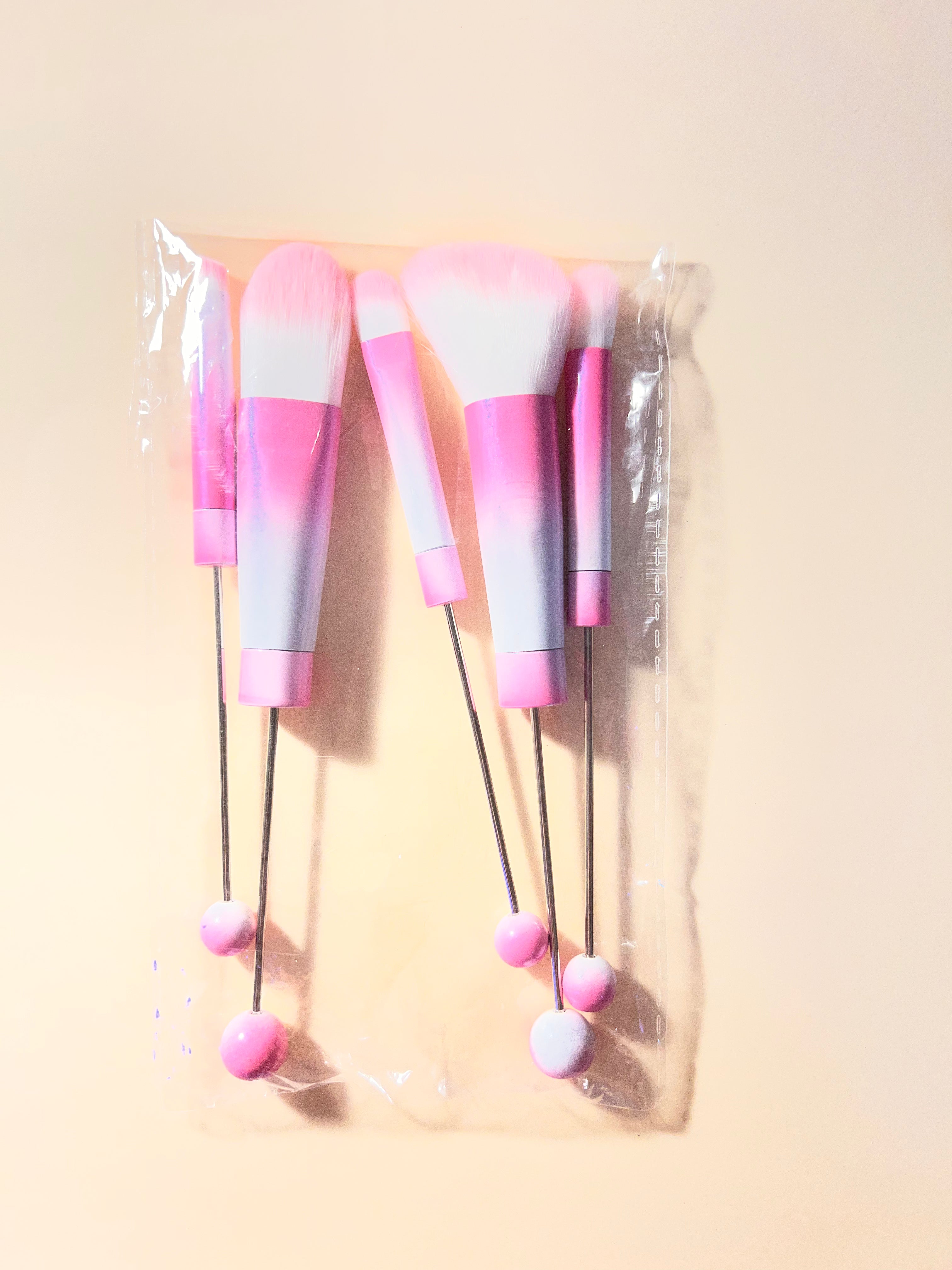 Beadable make up brushes